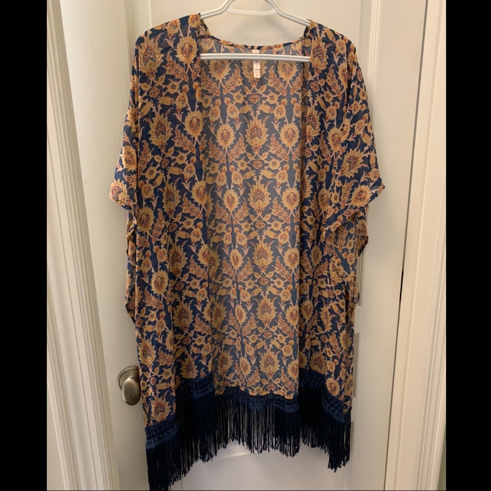 Women’s fringe hem kimono